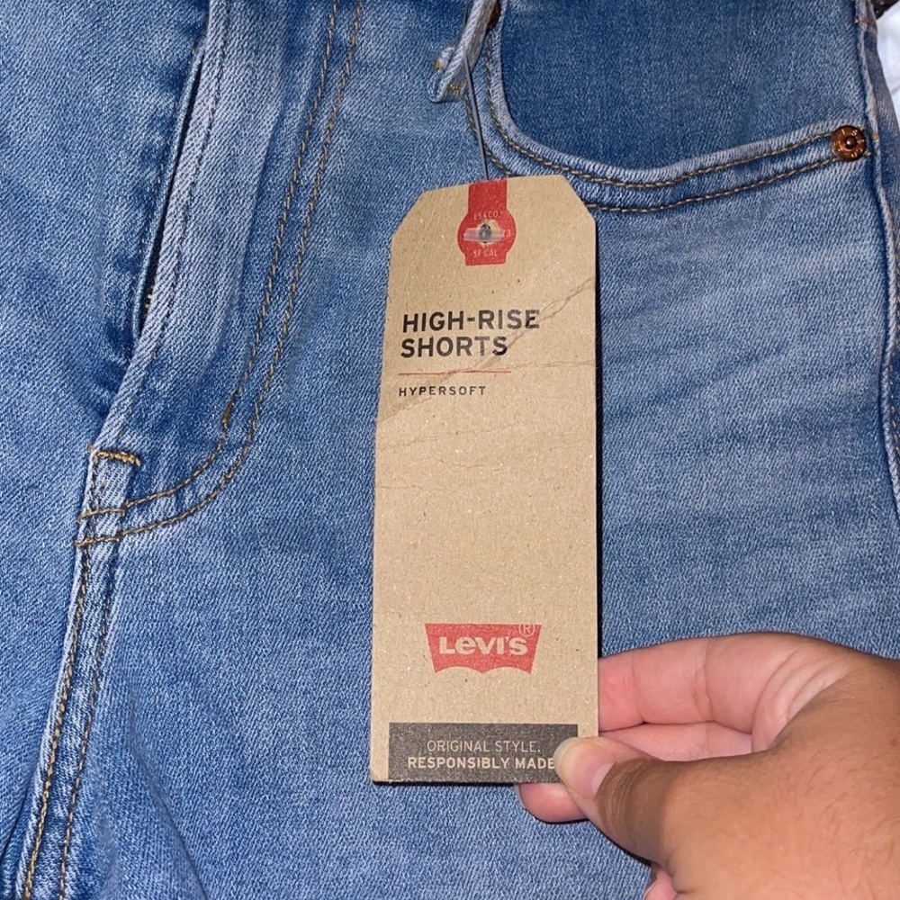 NWT Levi High Rise Shorts - Picture 2 of 2
